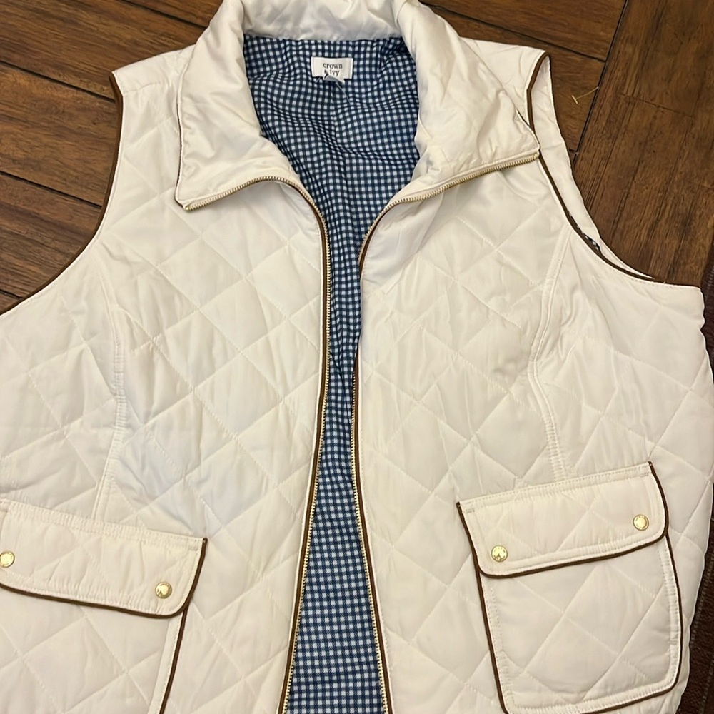 Crown and Ivy quilted vest